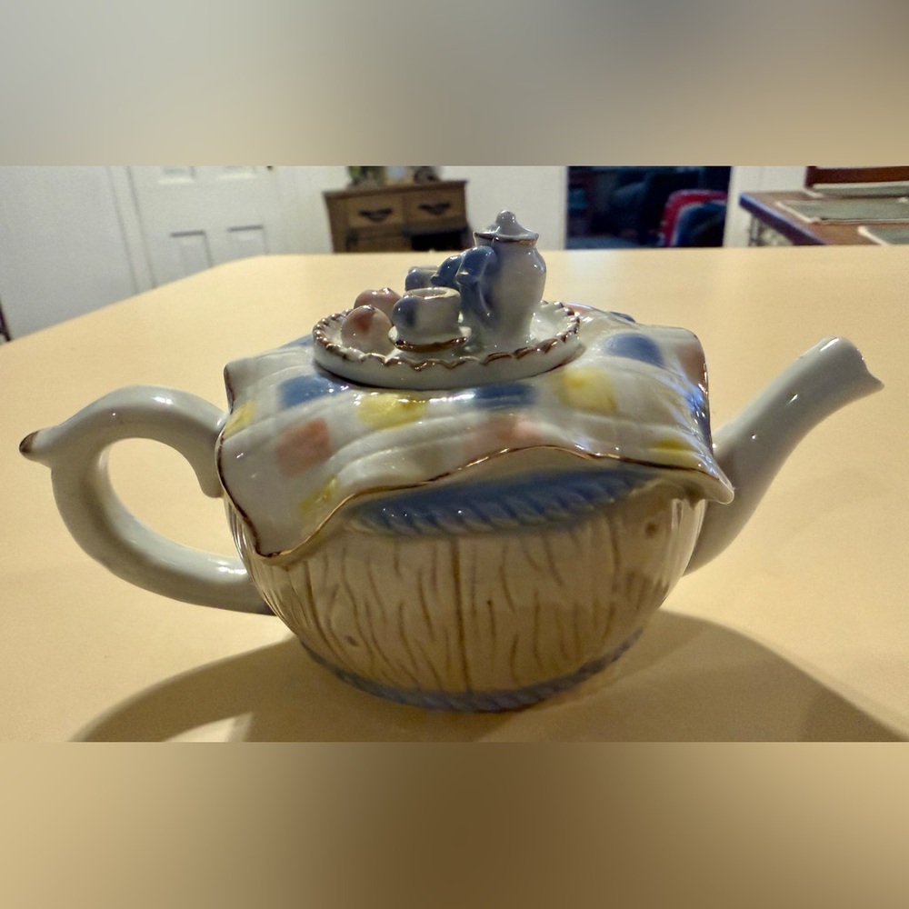 Adorable Ceramic “Tea Time” Teapot